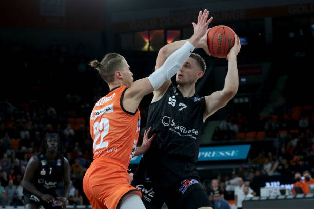 降薪冲冠 降薪冲冠